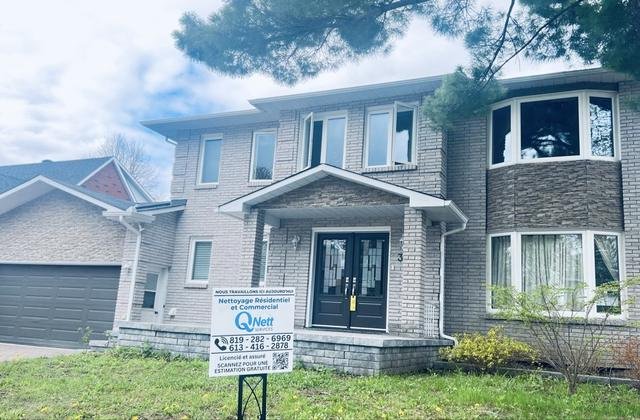 Projet réel QNett Services avec panneau sur place